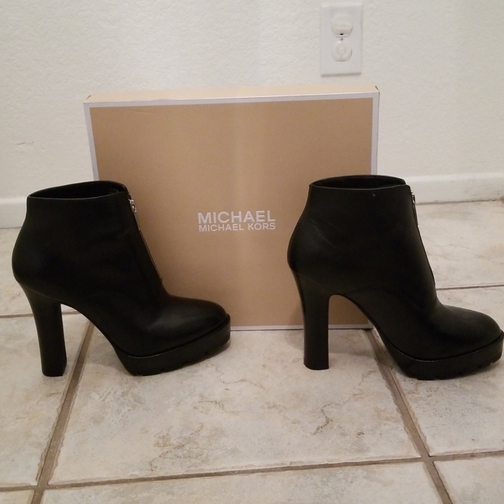 Brand New Michael Kors Flynn Bootie in black